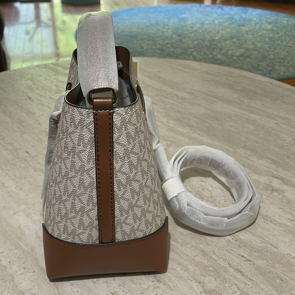NWT Michael Michael Kors MERCER SMALL LOGO BUCKET BAG - Picture 6 of 6